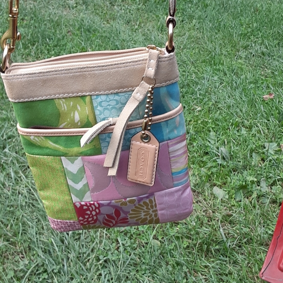 Coach off the shoulder bag !! - Picture 3 of 4
